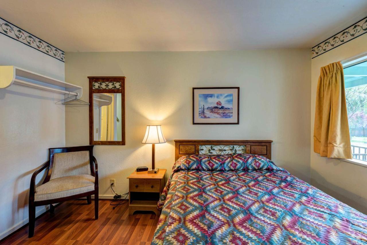 Lake Shasta Lodge Lakehead Екстериор снимка