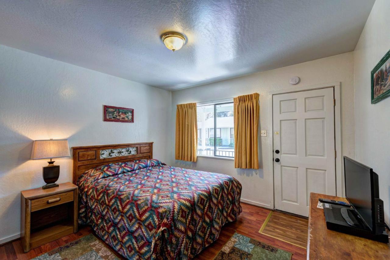 Lake Shasta Lodge Lakehead Екстериор снимка